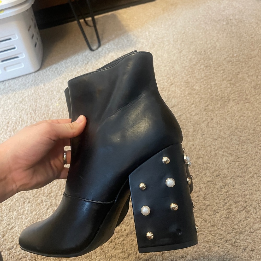 Boots - Picture 3 of 7